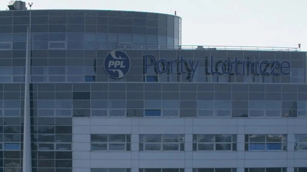 "Służby specjalne i lotnicza firma". Druga część reportażu "Superwizjera"