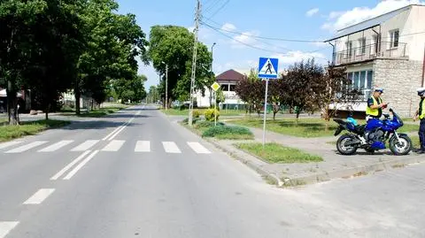 Stanęła z 6-letnim dzieckiem przed przejściem dla pieszych, wjechał z nią motocykl 