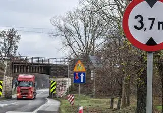 "Karykatura wiaduktu" czeka na remont od lat. Właściciel się nie kwapi
