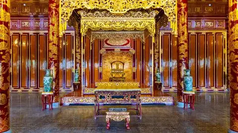 Tron dynastii Nguyen w Pałacu Thai Hoa