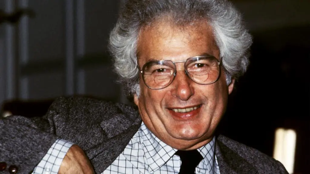 Pisarz Joseph Heller, autor m.in. bestsellerowej powieści "Paragraf 22"