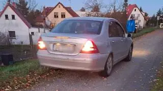 Kierowcy jeżdżą po wałach