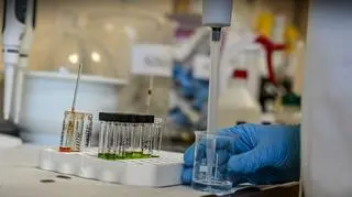 Policjanci pracują nad rozwikłaniem okoliczności śmierci 78-latki