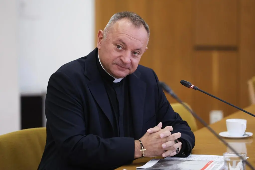 Dyrektor sekcji polskiej PKWP ks. prof. Waldemar Cisło podczas konferencji prasowej w Sekretariacie Konferencji Episkopatu Polski w Warszawie