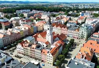 "Gramy w brydża, w kości, pijemy kawkę i cieszymy się z życia"