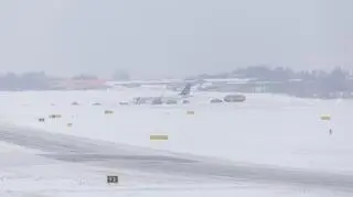 Samolot Polskich Linii Lotniczych LOT przylatujący z Warszawy wypadł z drogi kołowania po lądowaniu na lotnisku w Wilnie 