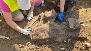 Ślady pradawnych osad, miejsca pochówków oraz pozostałości 