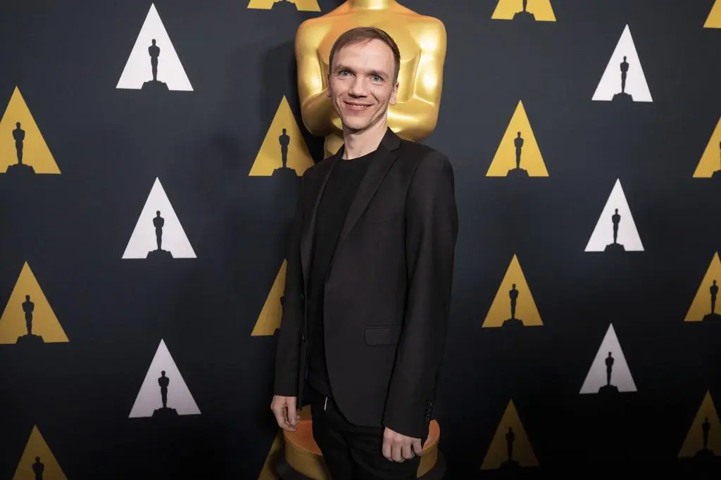 Jan Komasa podczas gali oscarowej z nominowanym do złotej statuetki "Bożym ciałem"