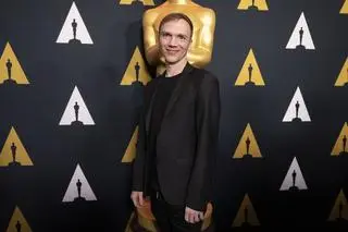Jan Komasa podczas gali oscarowej z nominowanym do złotej statuetki "Bożym ciałem"