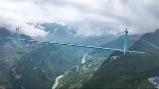 Huajiang Canyon Bridge