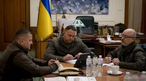 Naczelny dowódca ukraińskiej armii Wałerij Załużny, szef gabinetu prezydenta Andrij Jermak i minister obrony Ołeksij Reznikow