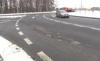 Uszkodzona nawierzchnia nowego ronda w Radomiu
