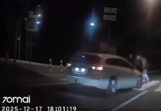 Wjechał na pasy, gdy był na nich pieszy. Szokujące nagranie