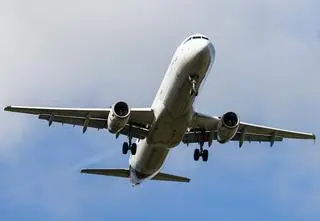 Samolot z 205 osobami na pokładzie leciał bez pilota przez 10 minut