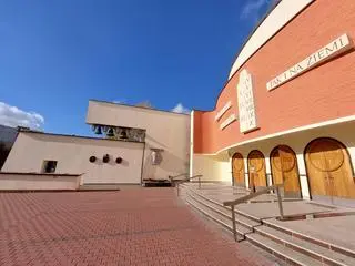 Wejście do kościoła