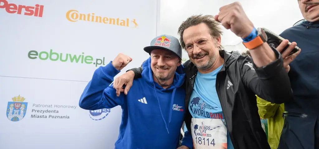 Zawodnicy uciekają przed metą. Trwa Wings for Life. Oglądaj w TVN24+