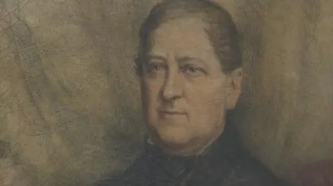 Na terenie parafii św. Marcina eksponowany jest portret księdza