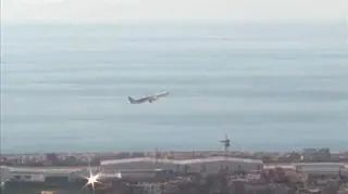 Samolot lecący nad Bejrutem