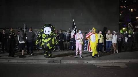 Protest przed budynkiem amerykańskiej służby Imigracyjnej i Celnej (ICE) w Portland w stanie Oregon