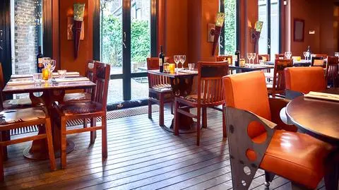 Polacy tną wydatki. Na szczycie listy restauracje