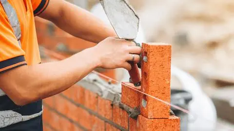 budowa dom cegla cegly shutterstock_2555598587_1