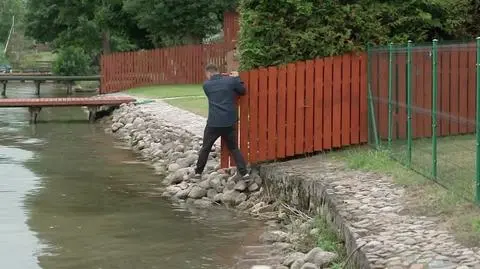 Płot przy brzegu