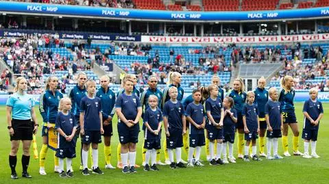 Konsternacja w trakcie hymnu. "Co się dzieje?" 