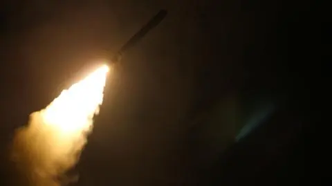 Pocisk Tomahawk odpalany z niszczyciela USS Laboon