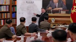 Kim Dzong Un przy mapie
