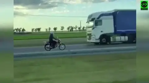 Motocyklem pod prąd. "Przejechał tak 15-20 kilometrów". Policja próbowała go namierzyć, ale zniknął