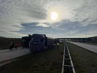 Zderzenie ciężarówek na A1