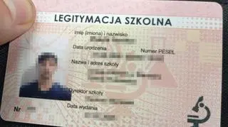 Podrobiona legitymacja szkolna zatrzymana w warszawskim ZTM. Brakuje jednego z zabezpieczeń