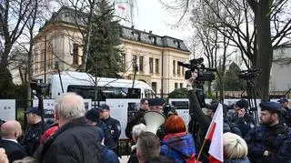 Sędziowie w Trybunale, demonstracja przed budynkiem. Najnowsze informacje