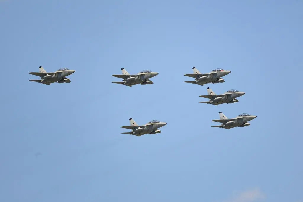 Samoloty i helikoptery nad Wisłostradą