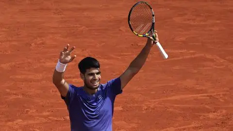 Alcaraz przetrwał burzę w Monte Carlo. Ma półfinał po dramatycznym boju