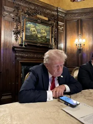 Trump w trakcie rozmowy z Muskiem
