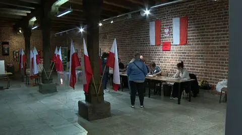 Otwarcie lokalu wyborczego we Wrocławiu 