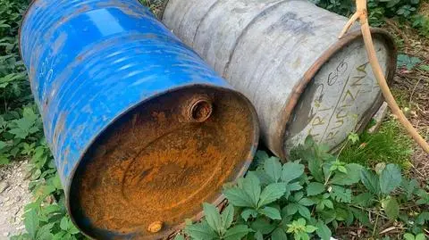 Straż: beczki są szczelne i nie są skorodowane