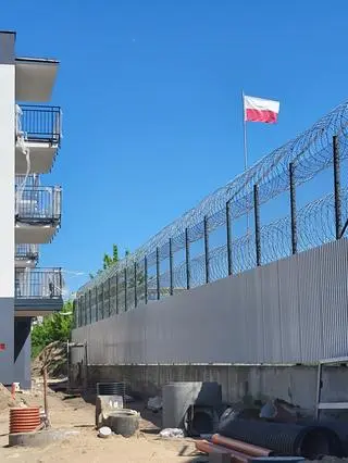 Balkony znajdują się 2,30 metra od granicy działki 