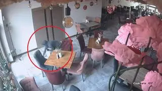 Wizerunek mężczyzny został zarejestrowany na kamerach monitoringu