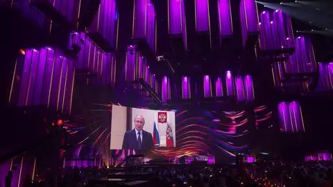 Władimir Putin na ekranie podczas konkursu "Eurowizji" (20.09.2025)