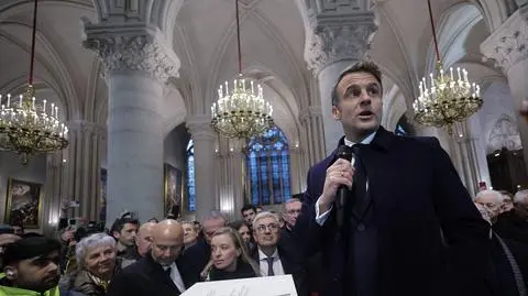 Czy Macron odbuduje zaufanie? "Liczy na Notre Dame, ale to mało prawdopodobne"