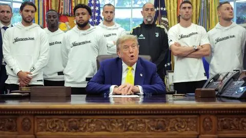 Piłkarze w Białym Domu. Krępująca cisza po pytaniu Trumpa