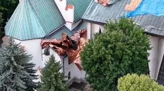 Zerwany dach kościoła w Brzesku