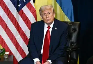 Zestrzeliwać rosyjskie samoloty naruszające przestrzeń? Trump: tak. Sikorski: przyjąłem