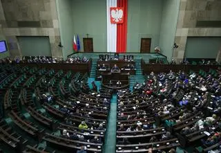 Tusk o wyborczych nieprawidłowościach, na sali śmiech. "Nie rozumiem"