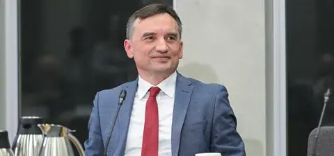 "Przebił moralne dno". Oświadczenie Ziobry i pytania