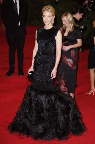 Cate Blanchett w projekcie Sarah Burton dla Alexander McQueen (2012)
