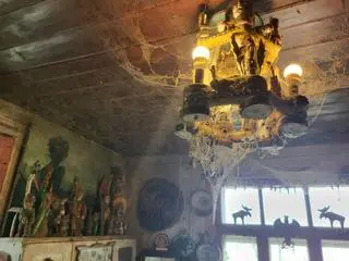 Jeden z ozdobnych żyrandoli Dionizego Purty 
