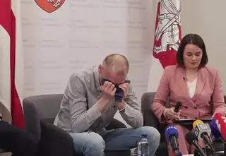 "Córka nie rozpoznała ojca". Cichanouski zalał się łzami